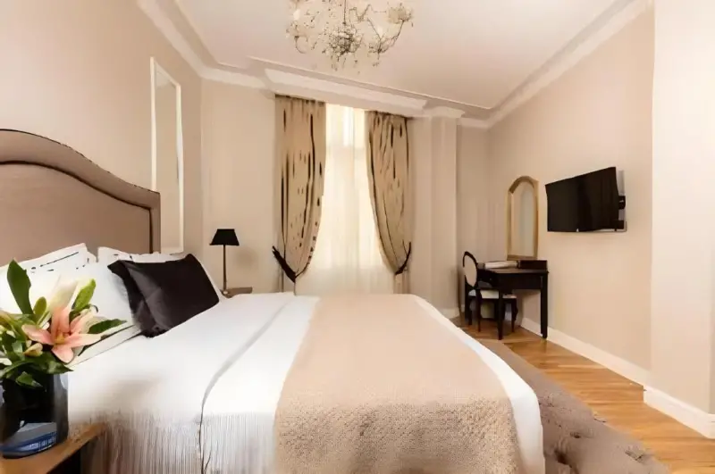 Vintage One-Bedroom Suite